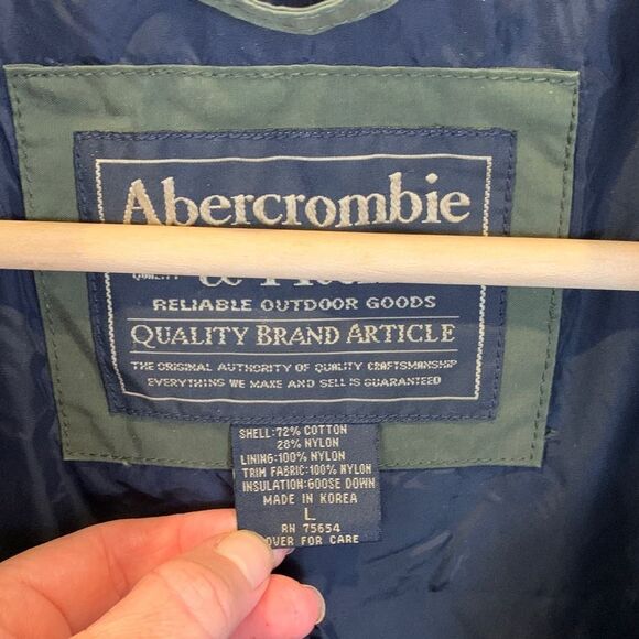 Abercrombie & Fitch Men's Green Quilted Vest - Picture 9 of 10